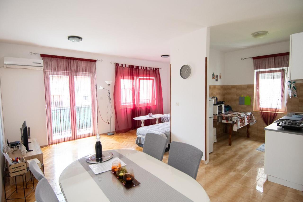 Apartmani Ivana Kaštela エクステリア 写真